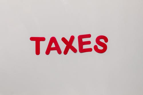 小规模纳税人、小型微利企业和个体工商户可以网上申请“六税两费”的退税了！
